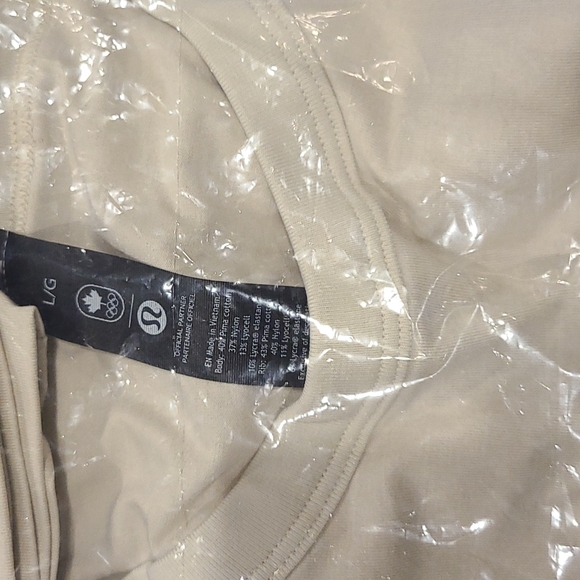 NWT Lululemon Mens The Fundamental Long Sleeve *Team Canada* - Picture 3 of 6